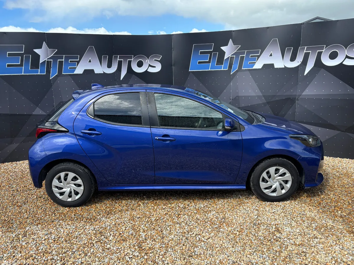 Toyota Yaris Hatchback, Petrol Hybrid, 2021, Blue