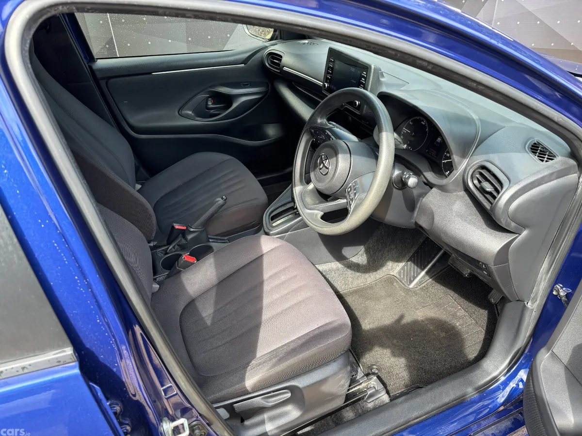 Toyota Yaris Hatchback, Petrol Hybrid, 2021, Blue
