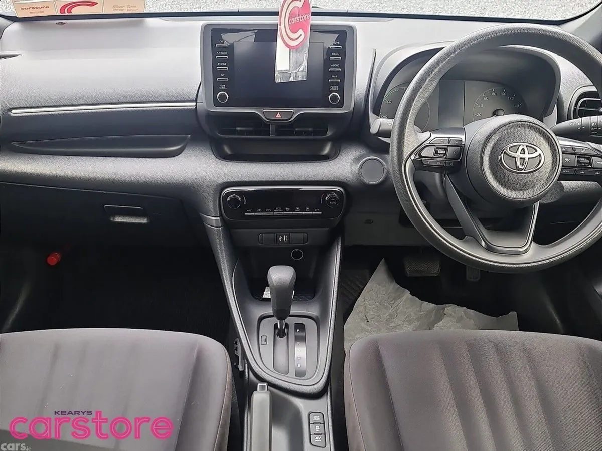 Toyota Yaris Hatchback, Petrol Hybrid, 2022, Silver