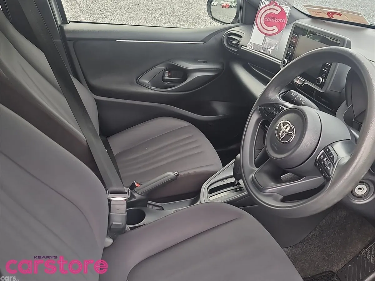 Toyota Yaris Hatchback, Petrol Hybrid, 2022, Silver