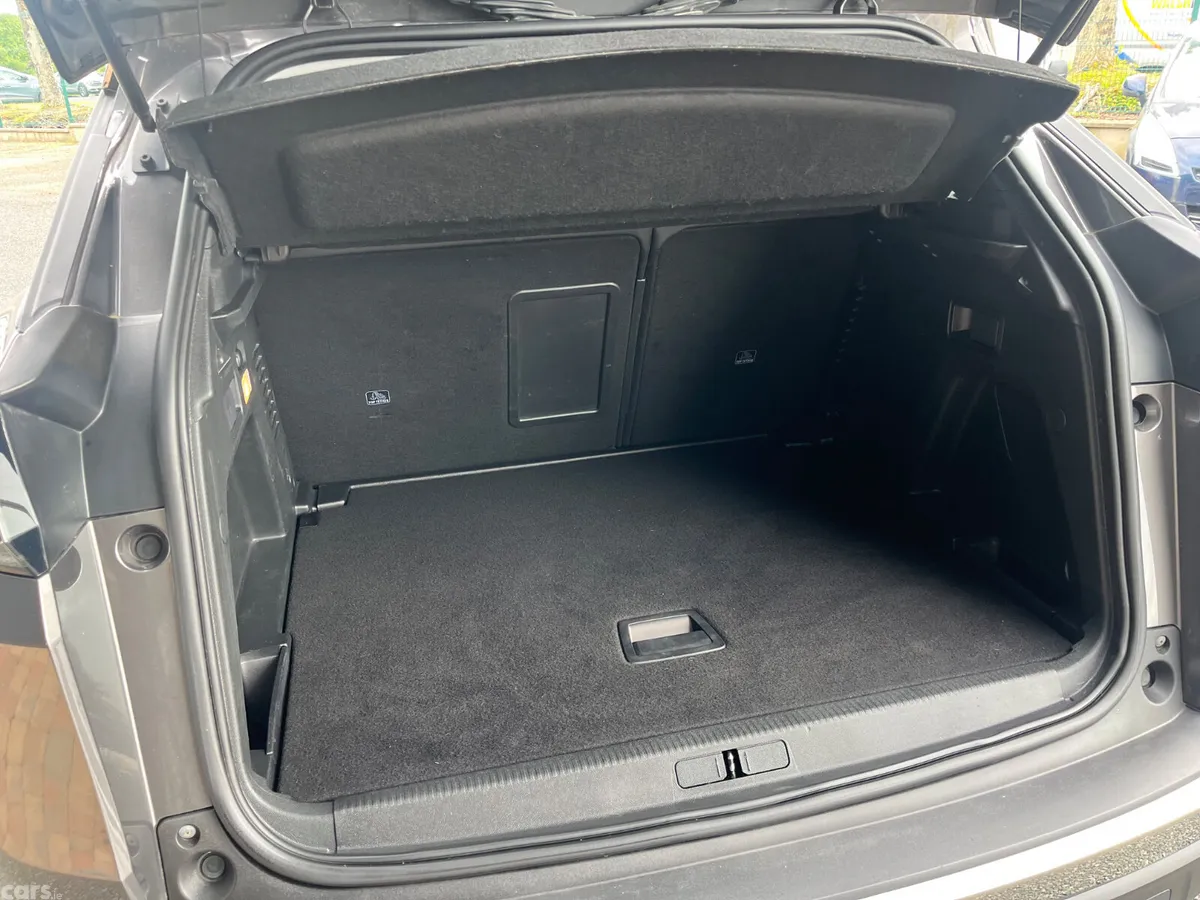 Peugeot 3008 MPV, Diesel, 2022, Grey