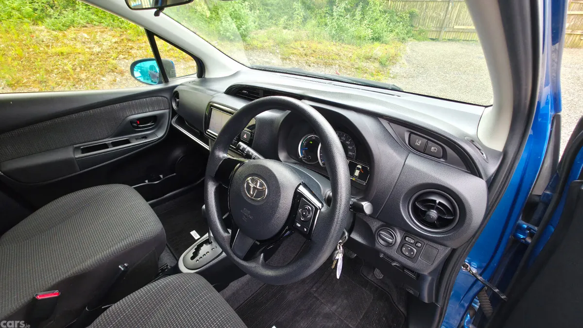 Toyota Vitz Hatchback, Petrol Hybrid, 2017, Blue