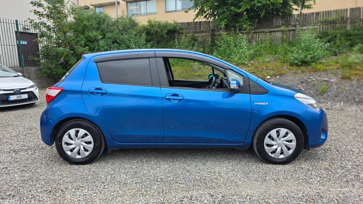 Toyota Vitz Hatchback, Petrol Hybrid, 2017, Blue
