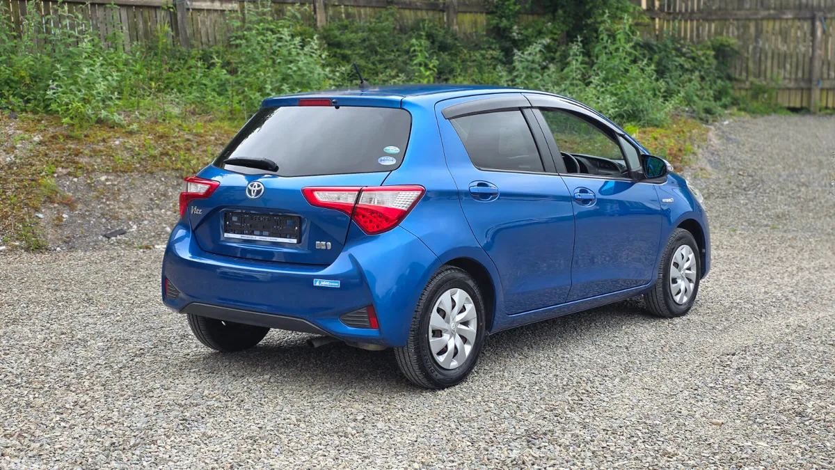 Toyota Vitz Hatchback, Petrol Hybrid, 2017, Blue