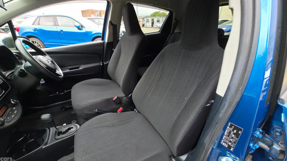 Toyota Vitz Hatchback, Petrol Hybrid, 2017, Blue