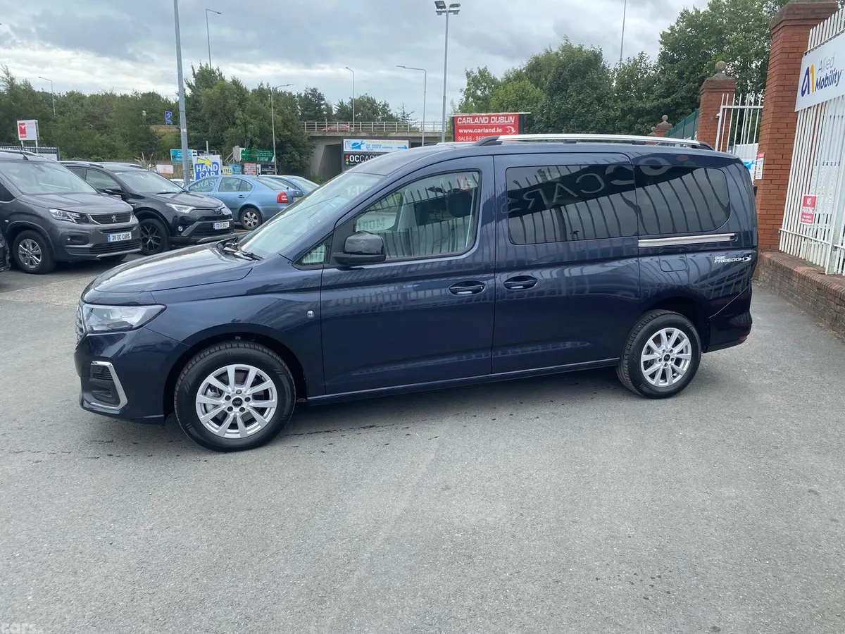 Ford Tourneo Connect MPV, Diesel, 2024, Blue