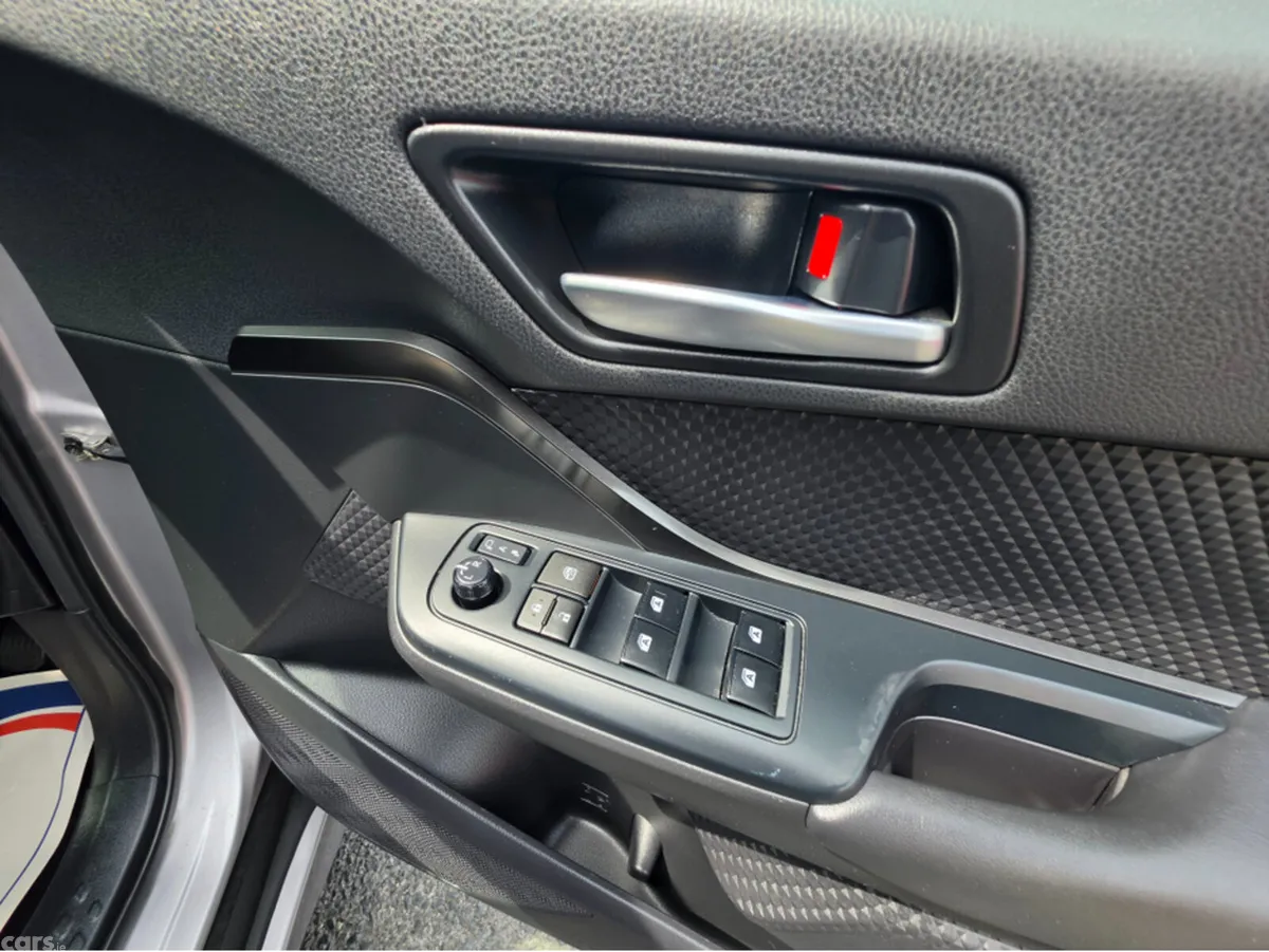 Toyota C-HR MPV, Petrol Hybrid, 2019, Silver