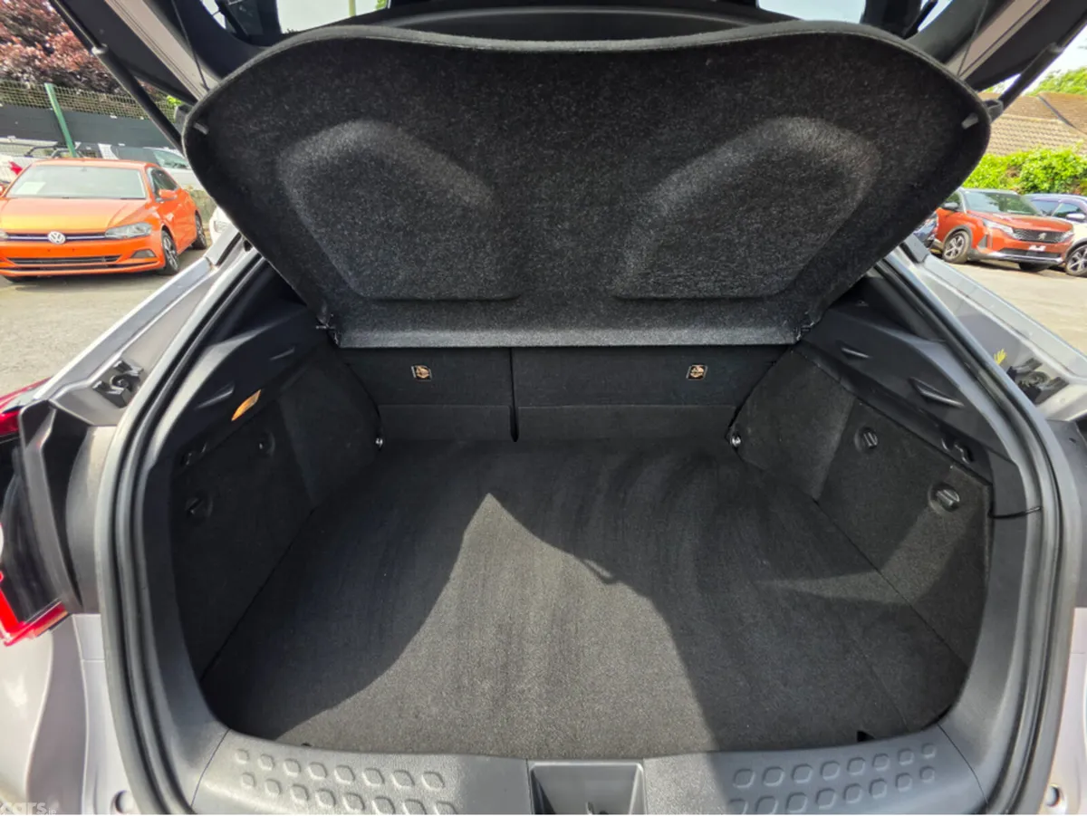 Toyota C-HR MPV, Petrol Hybrid, 2019, Silver