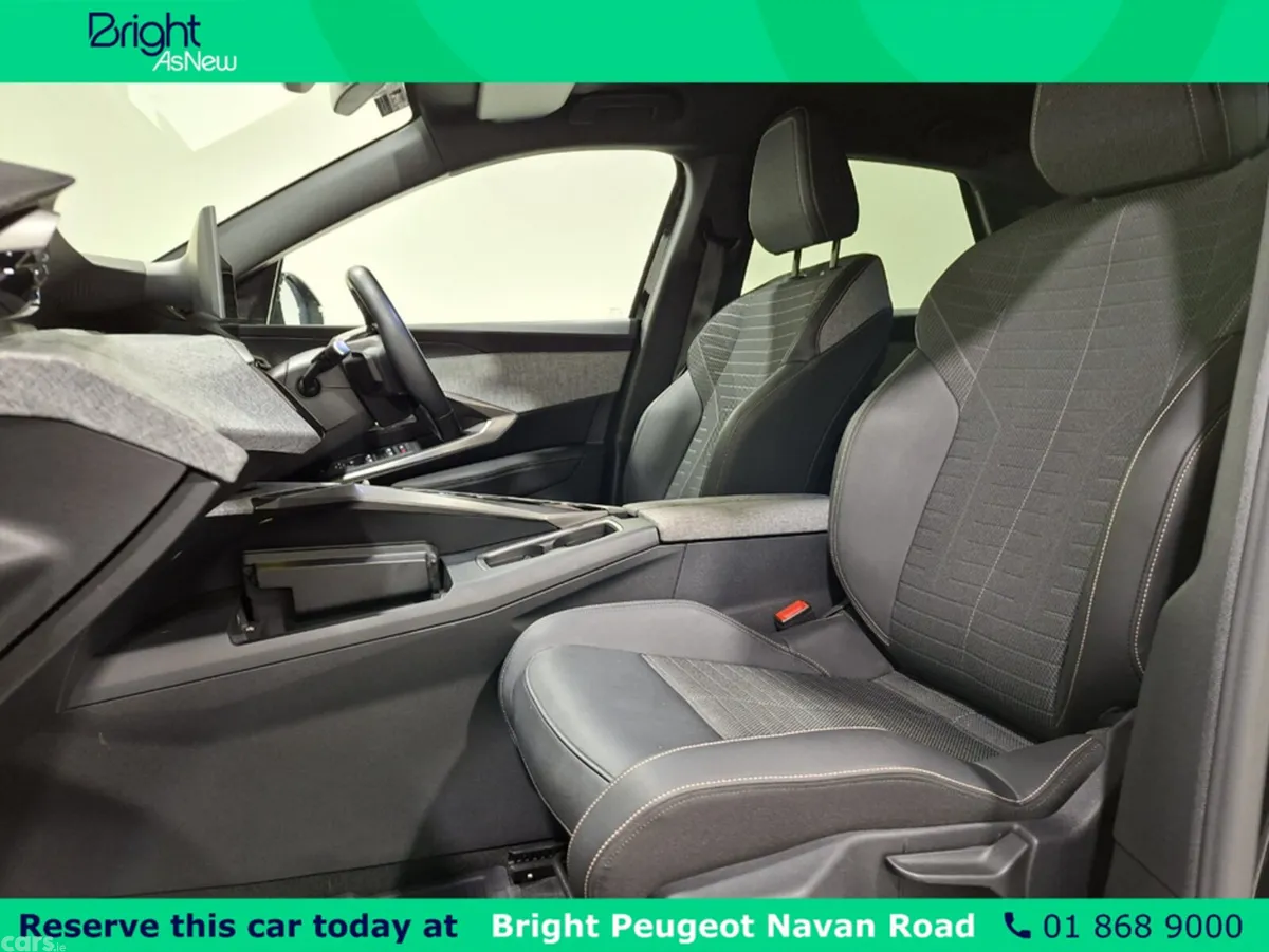 Peugeot 3008 MPV, Petrol, 2025, Black