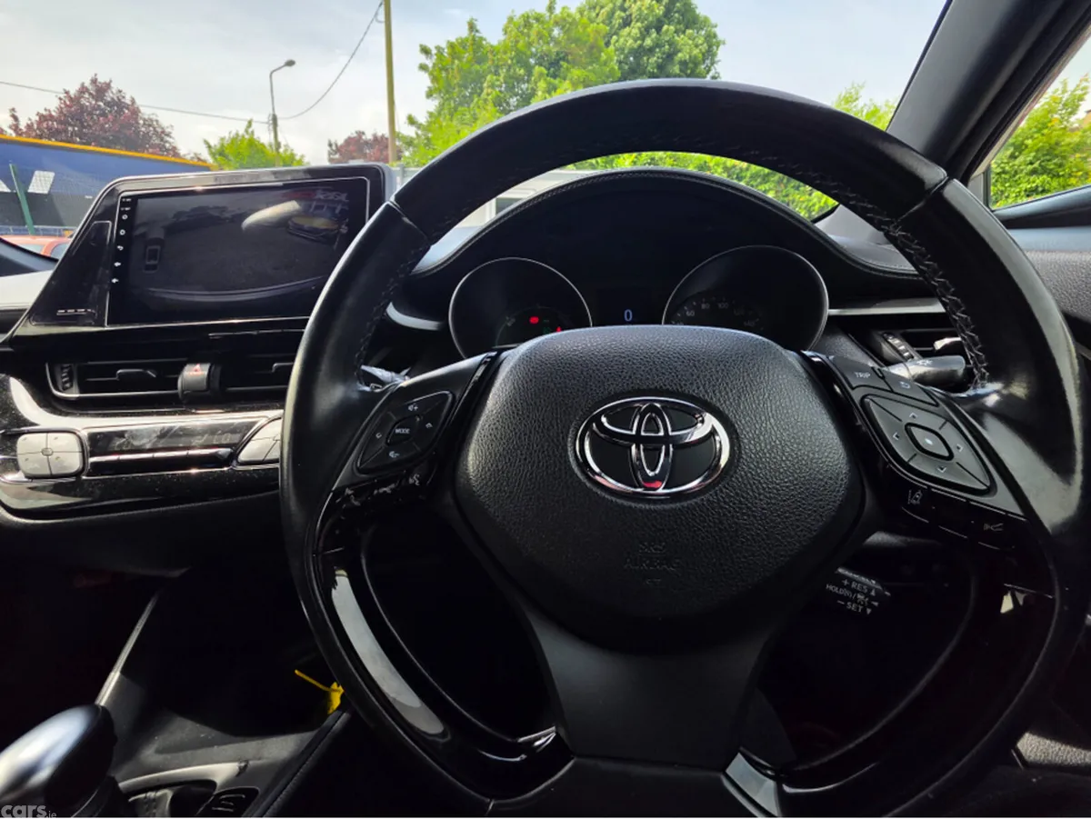Toyota C-HR MPV, Petrol Hybrid, 2019, Silver
