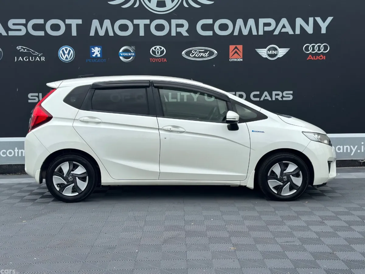 Honda Fit Hatchback, Petrol Hybrid, 2015, White