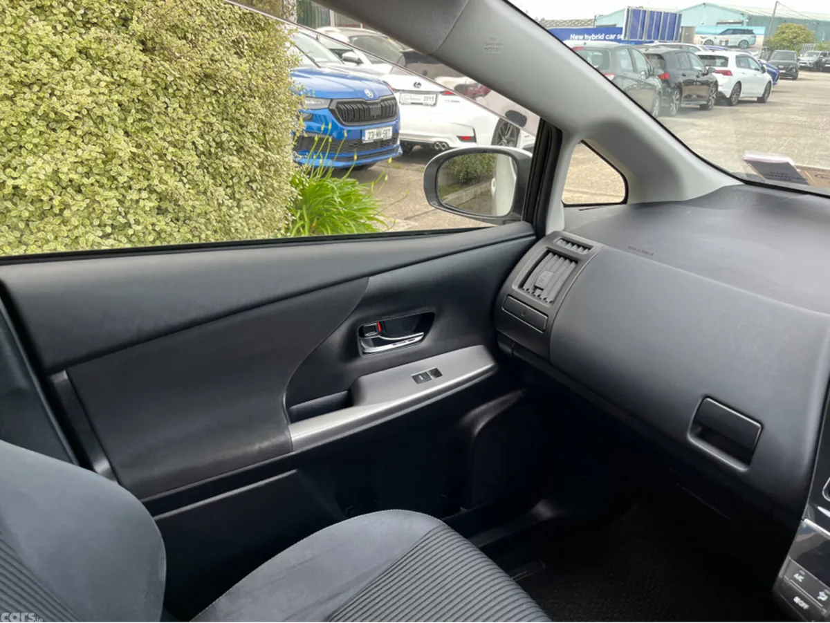 Toyota Prius MPV, Petrol Hybrid, 2015, White