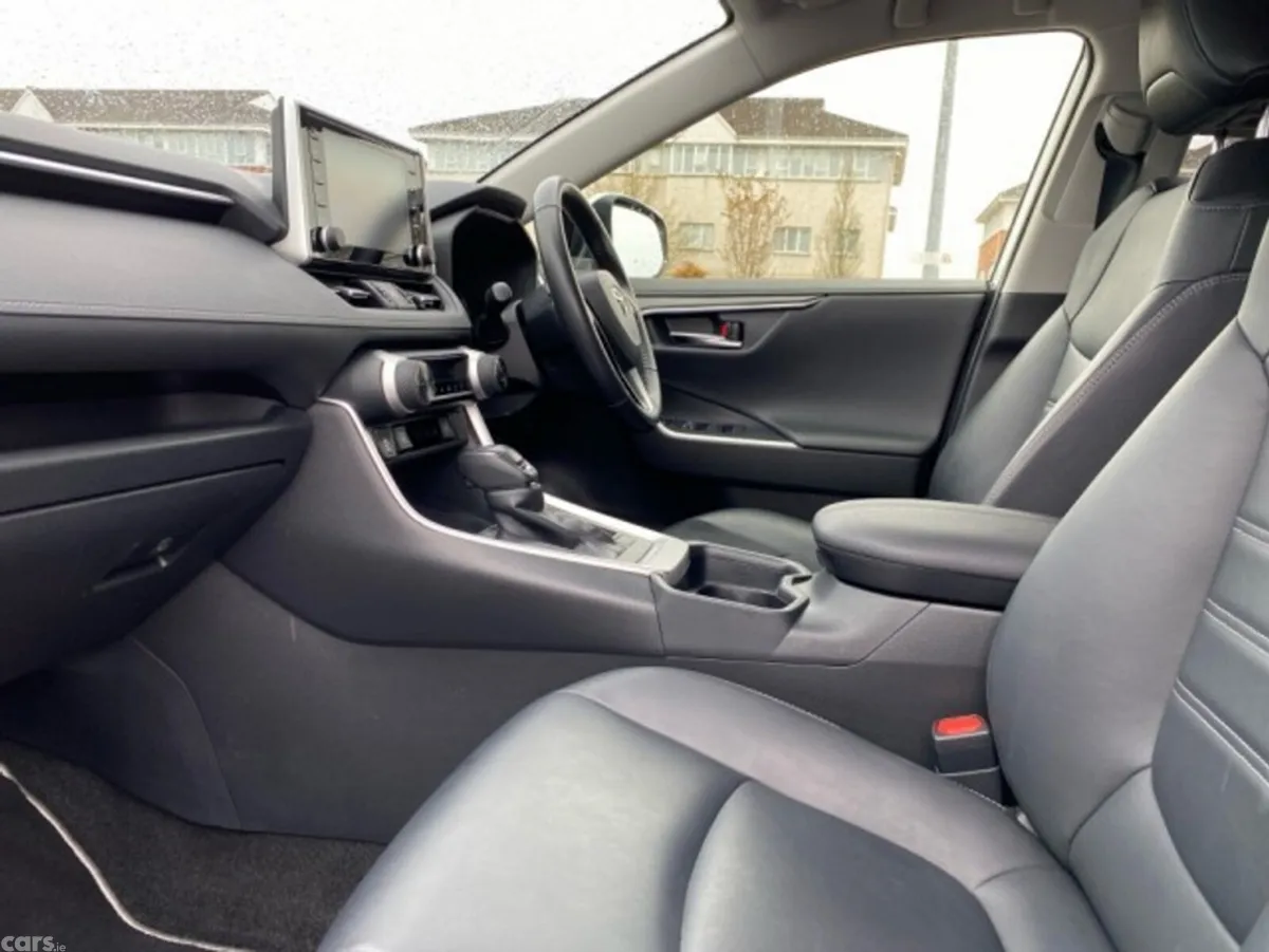 Toyota RAV4 SUV, Petrol Hybrid, 2021, White