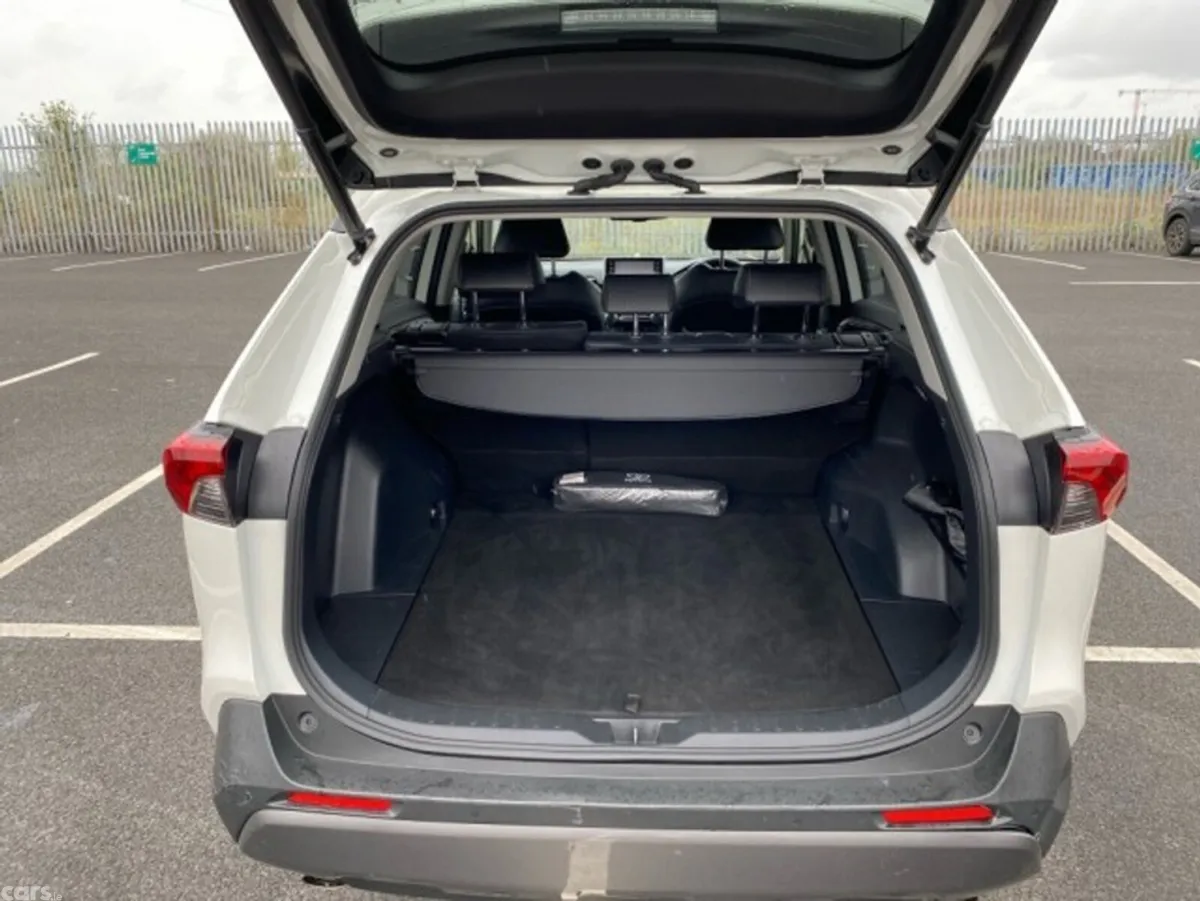 Toyota RAV4 SUV, Petrol Hybrid, 2021, White