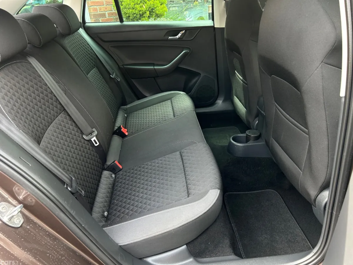 Skoda Rapid Hatchback, Diesel, 2016, Brown
