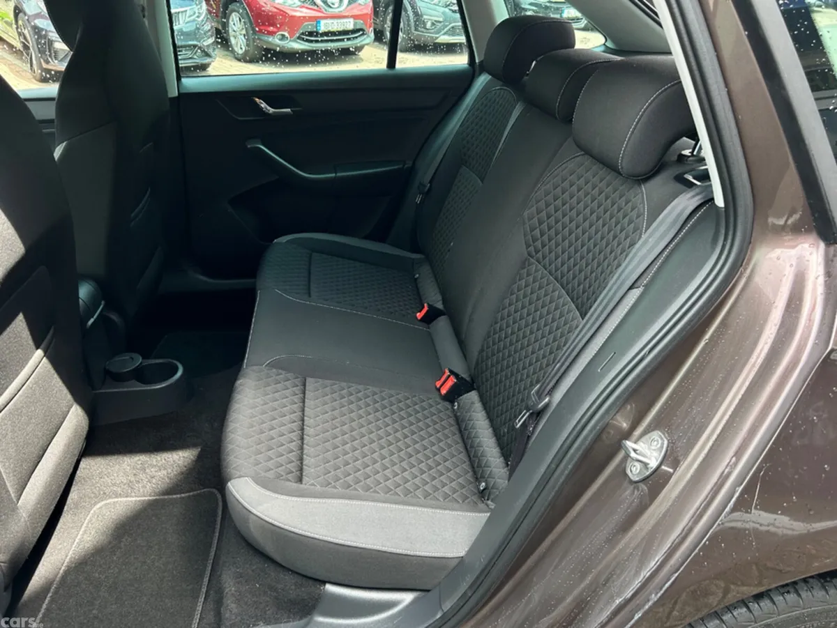 Skoda Rapid Hatchback, Diesel, 2016, Brown
