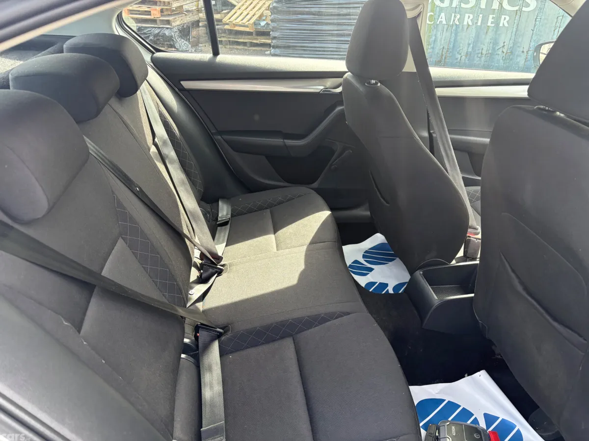 Skoda Octavia Saloon, Diesel, 2018, Grey