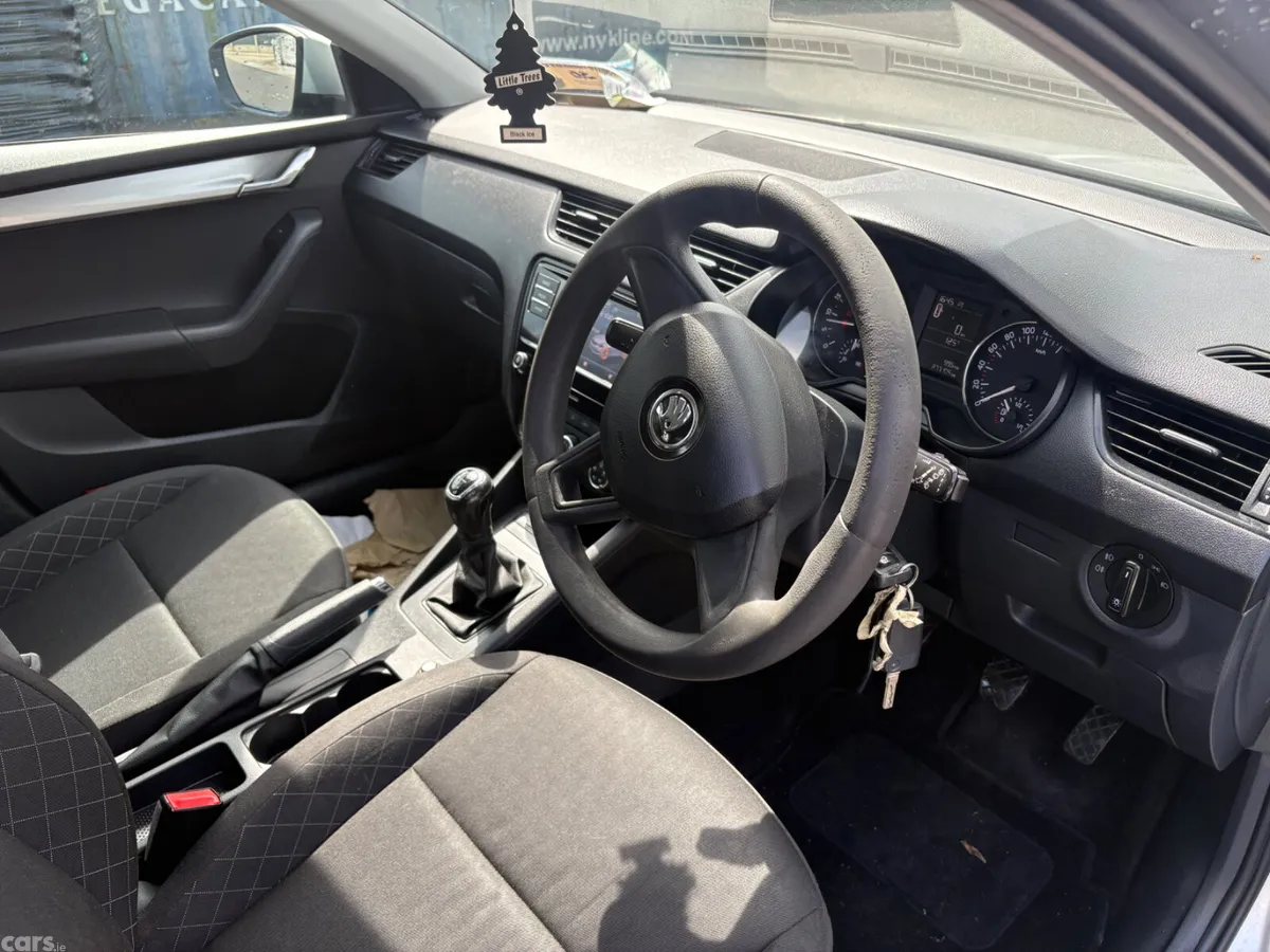 Skoda Octavia Saloon, Diesel, 2018, Grey