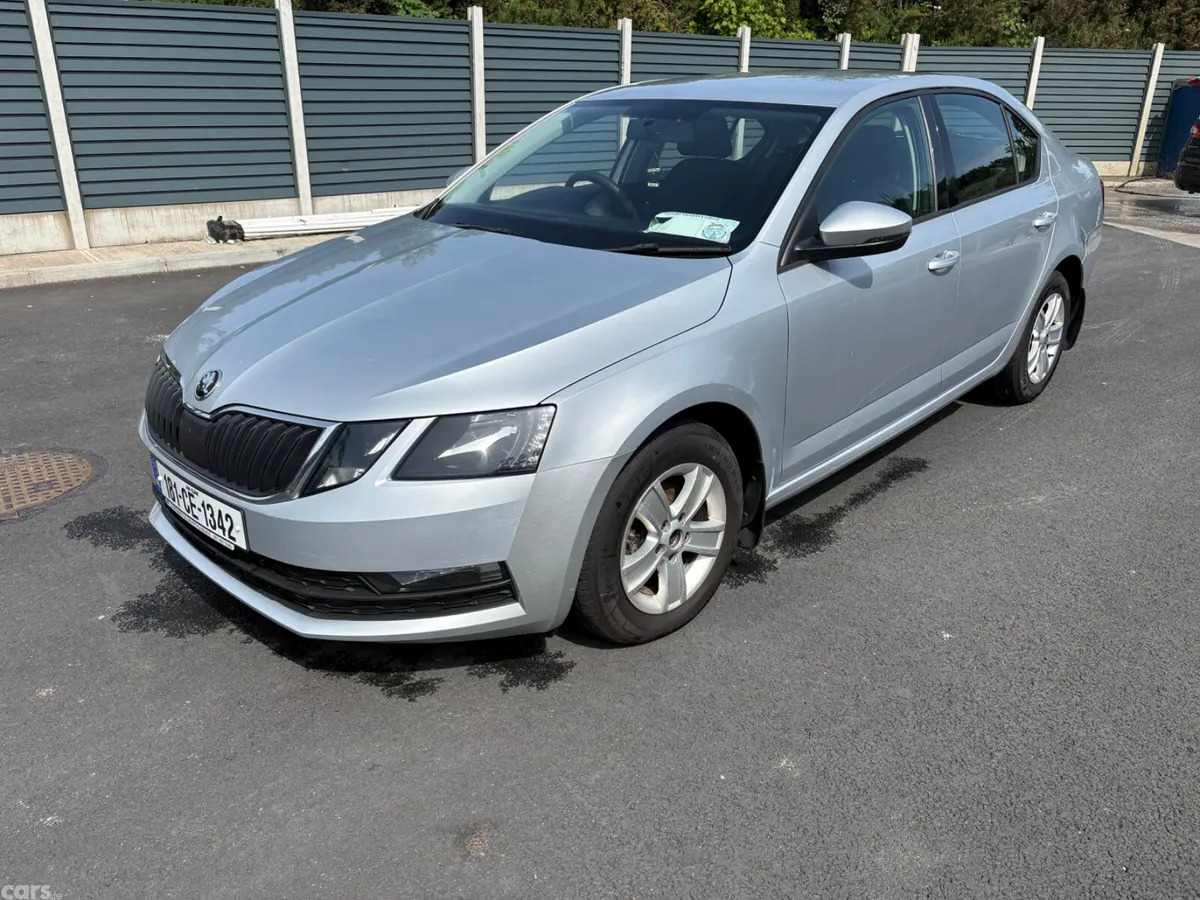 Skoda Octavia Saloon, Diesel, 2018, Grey