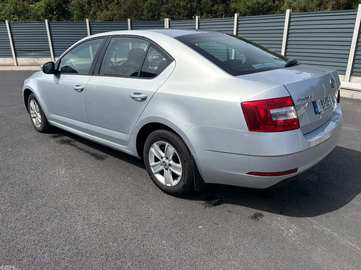 Skoda Octavia Saloon, Diesel, 2018, Grey