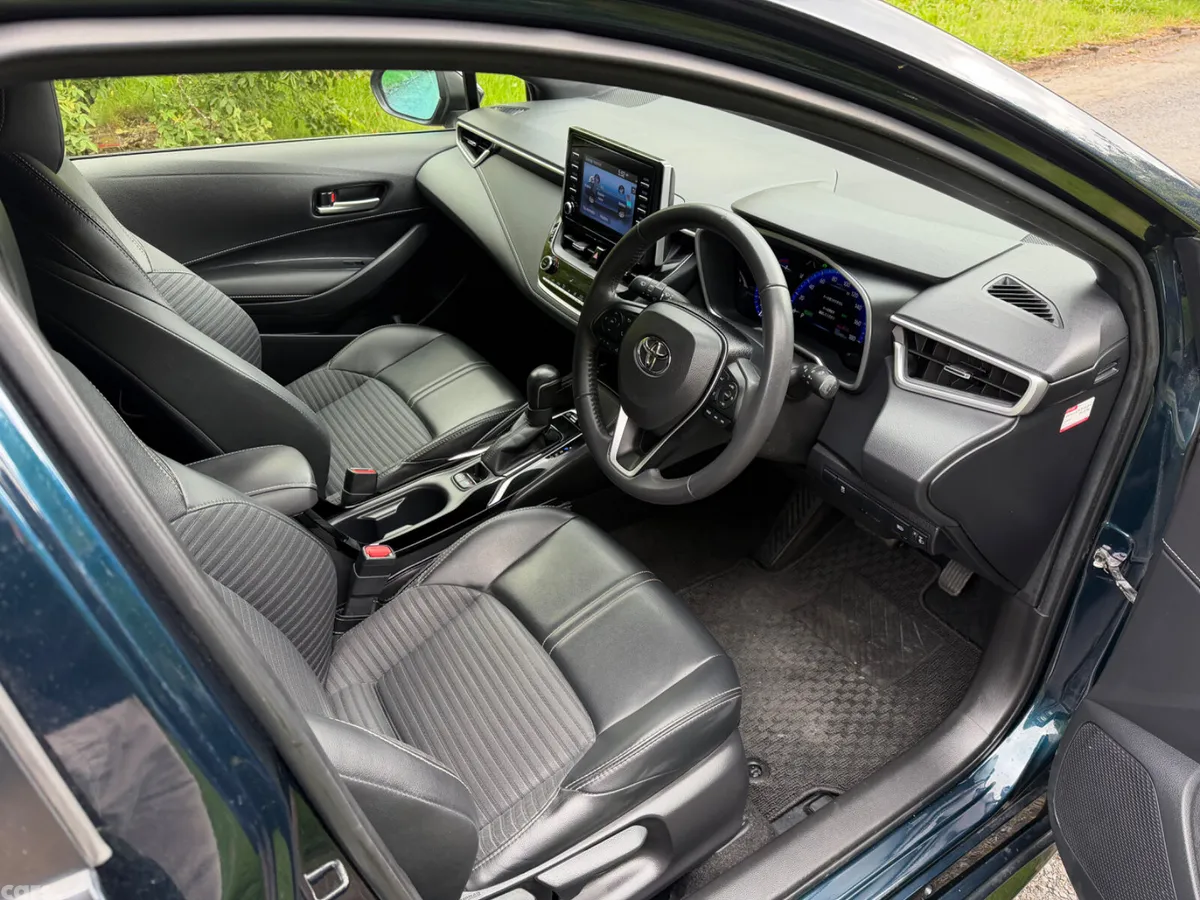 Toyota Corolla Hatchback, Petrol Hybrid, 2020, Blue