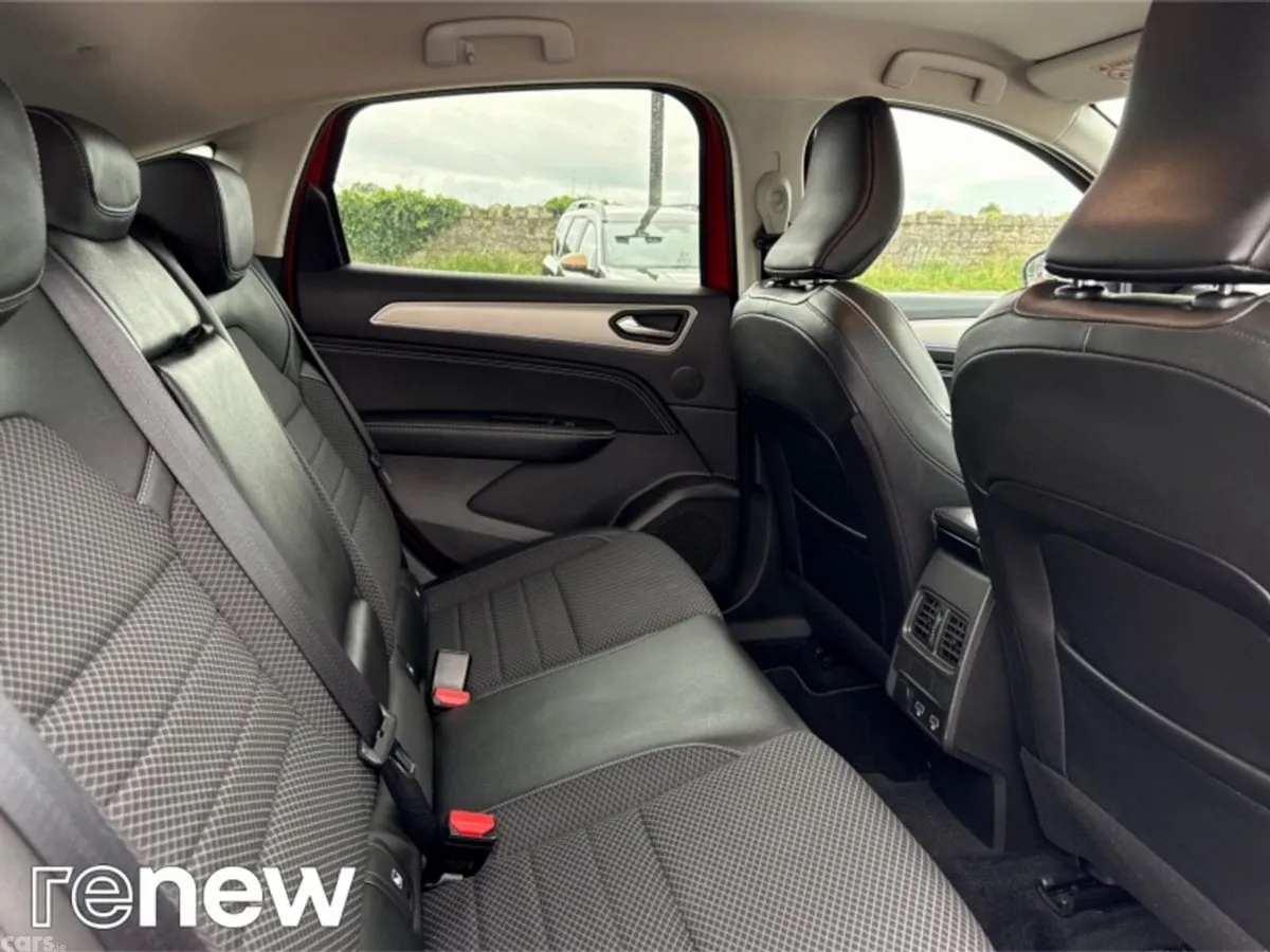 Renault Arkana Hatchback, Petrol, 2023, Red
