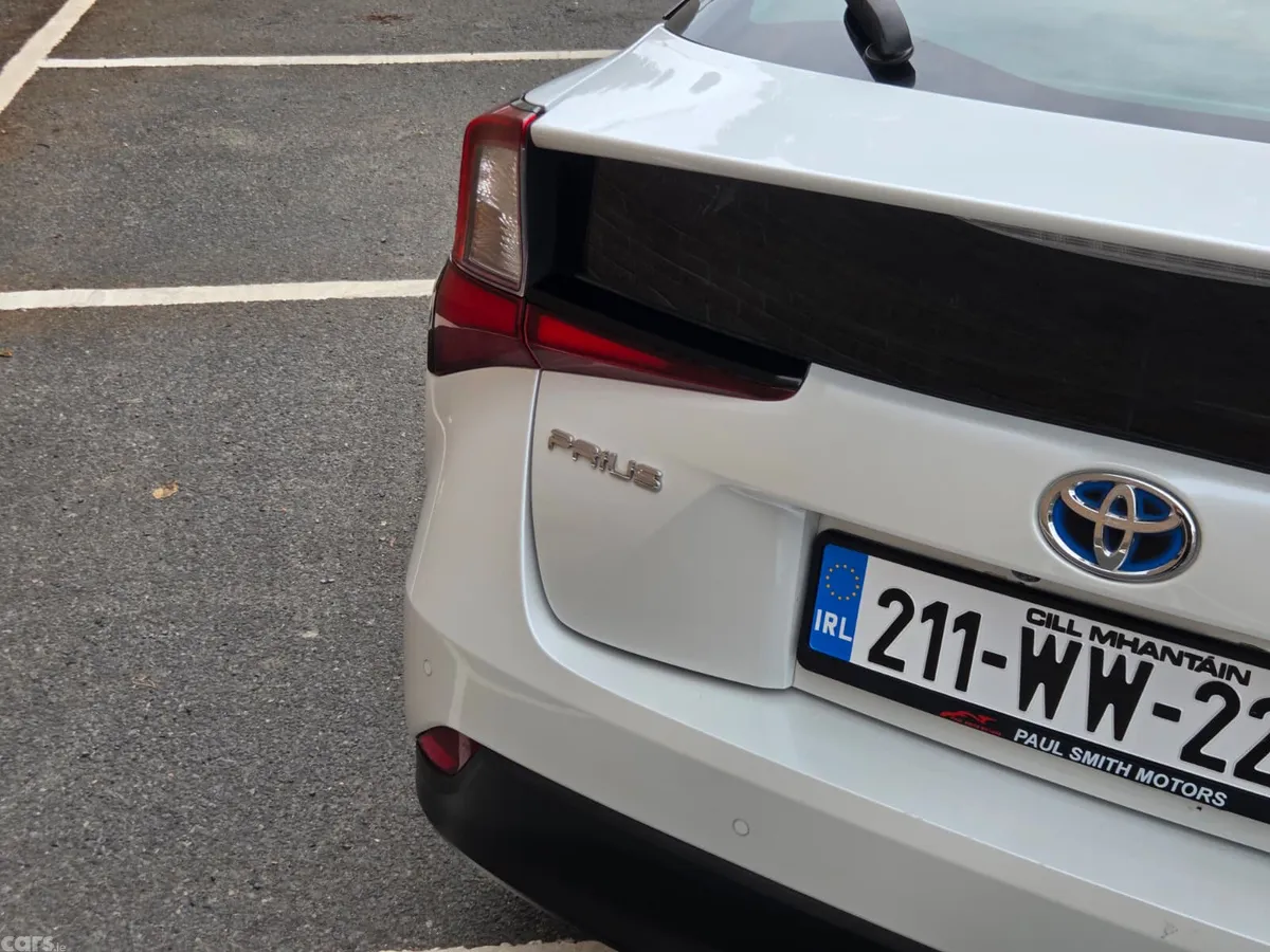 Toyota Prius Hatchback, Petrol Hybrid, 2021, White
