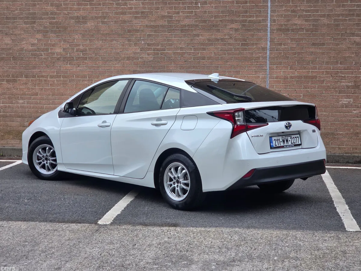 Toyota Prius Hatchback, Petrol Hybrid, 2021, White