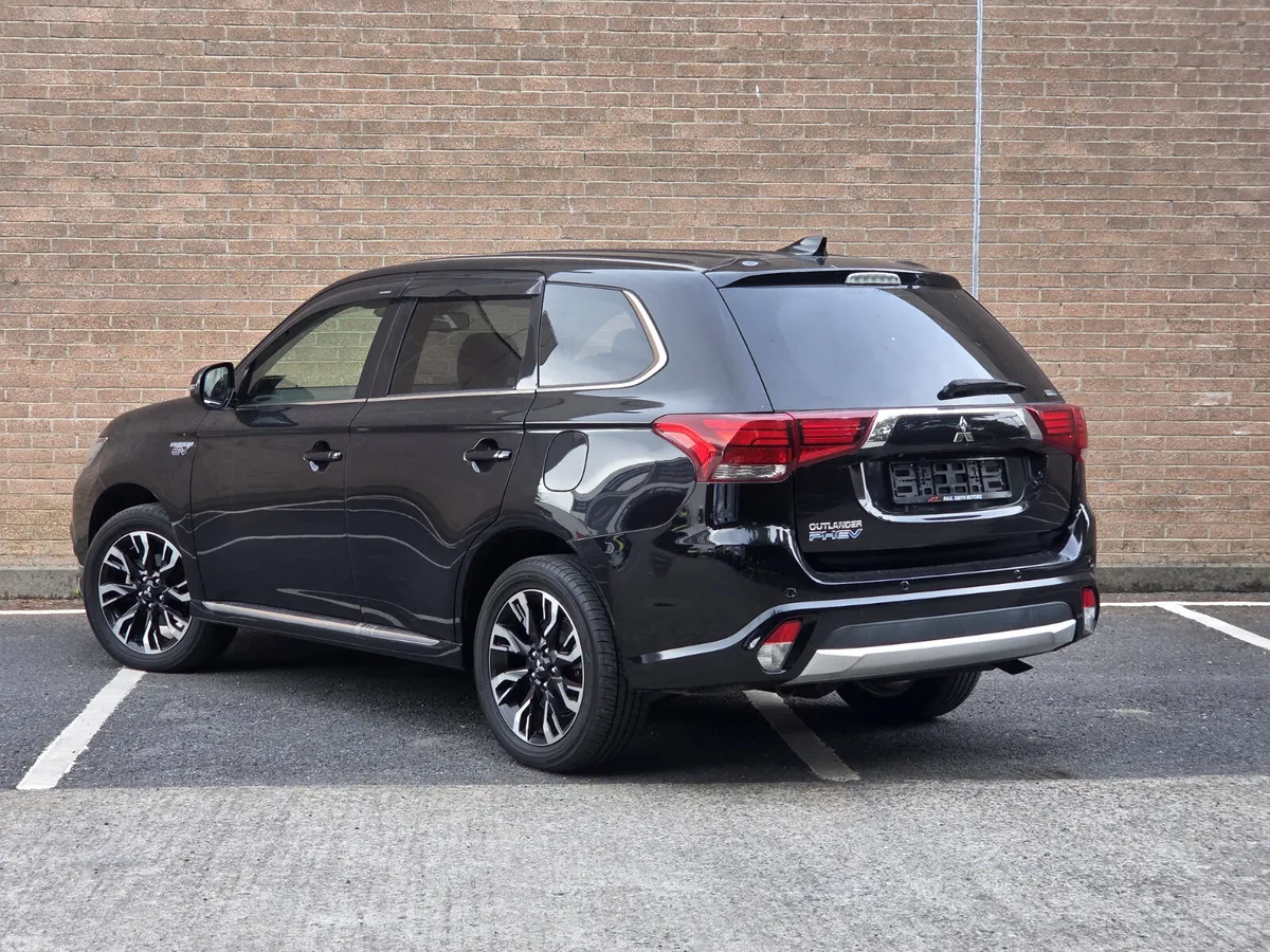 Mitsubishi Outlander MPV, Petrol Plug-in Hybrid, 2018, Black