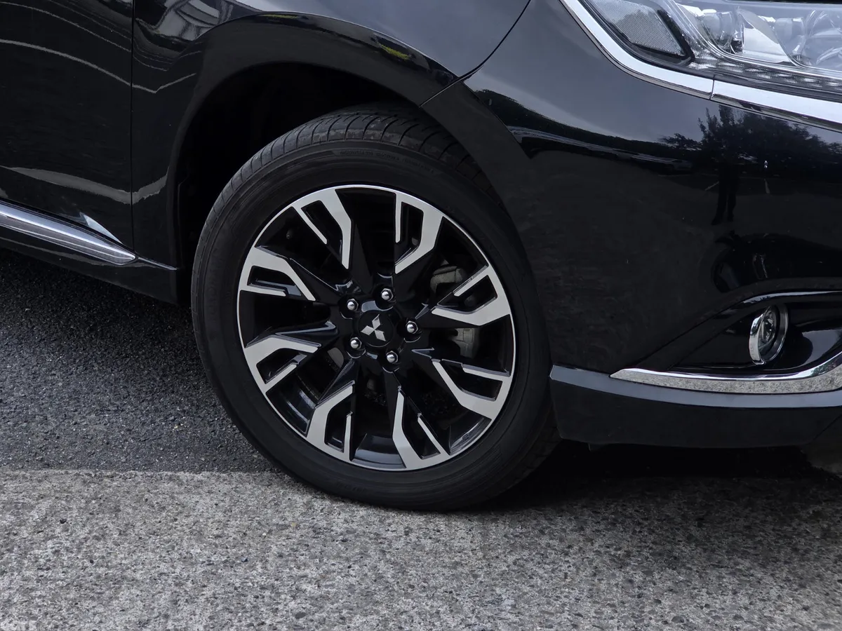 Mitsubishi Outlander MPV, Petrol Plug-in Hybrid, 2018, Black