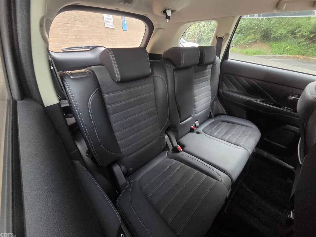 Mitsubishi Outlander MPV, Petrol Plug-in Hybrid, 2018, Black