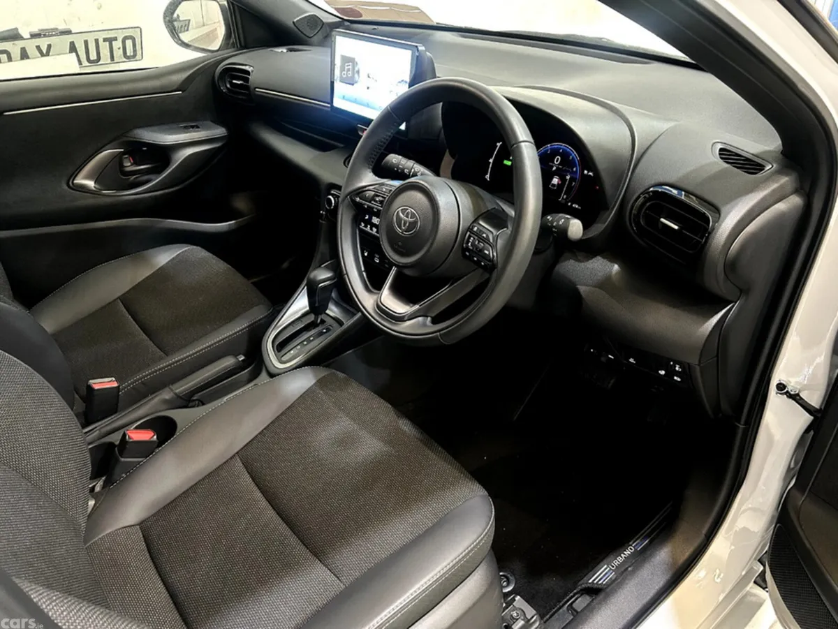 Toyota Yaris Hatchback, Petrol Hybrid, 2025, White