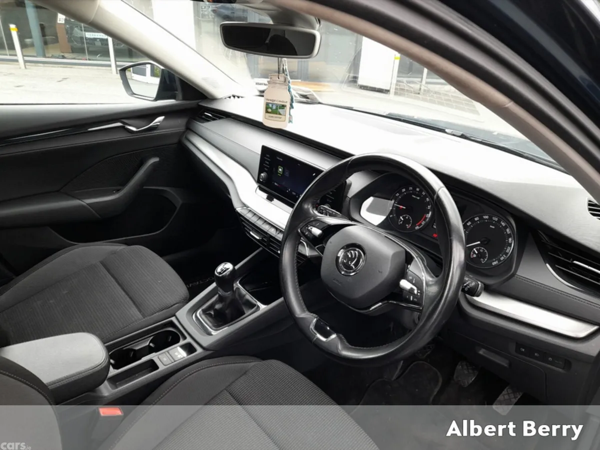 Skoda Octavia Hatchback, Diesel, 2021, Blue