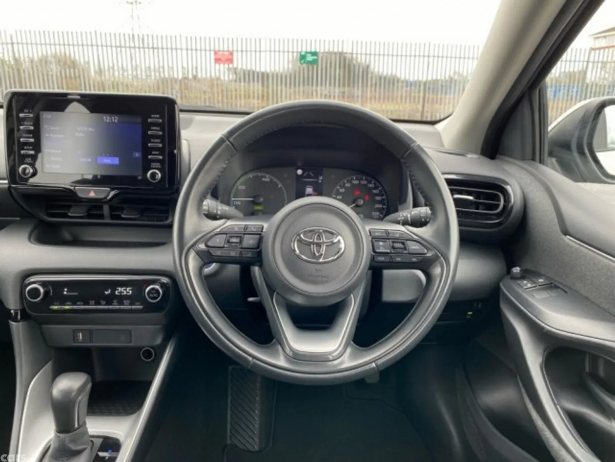 Toyota Yaris Hatchback, Petrol Hybrid, 2022, Silver