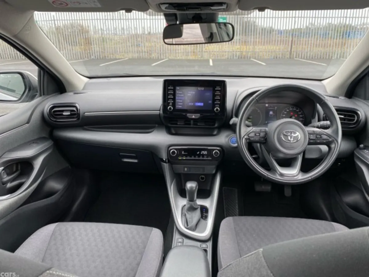Toyota Yaris Hatchback, Petrol Hybrid, 2022, Silver