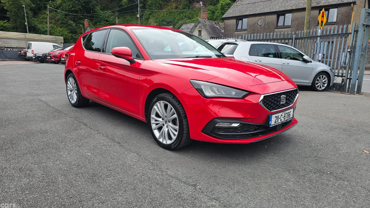 SEAT Leon Hatchback, Petrol, 2021, Red