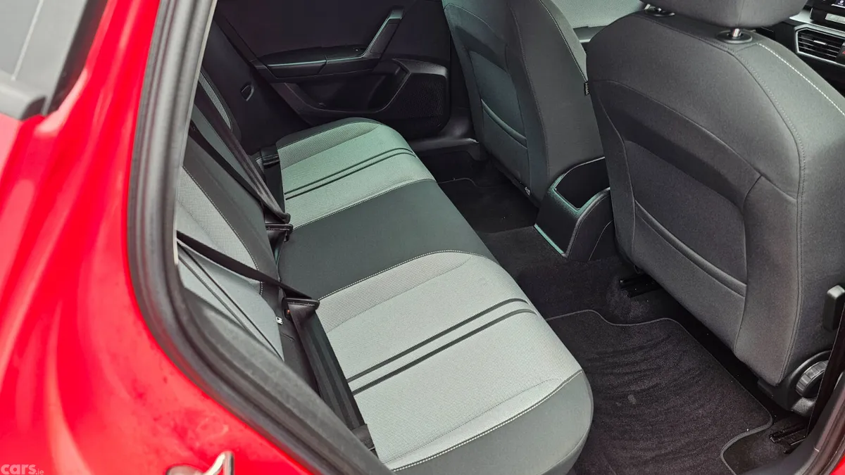 SEAT Leon Hatchback, Petrol, 2021, Red