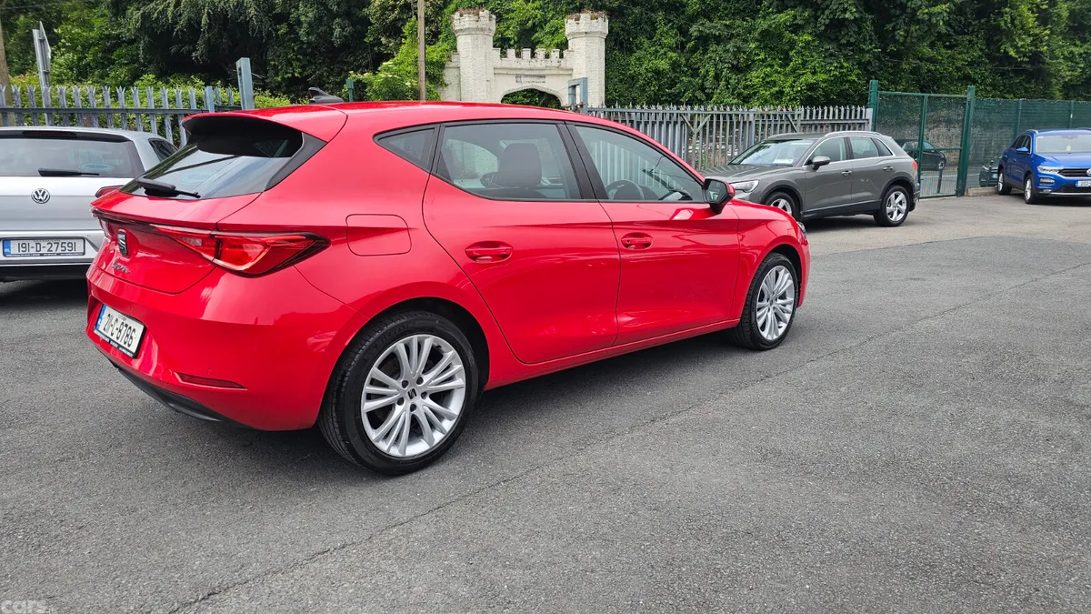 SEAT Leon Hatchback, Petrol, 2021, Red