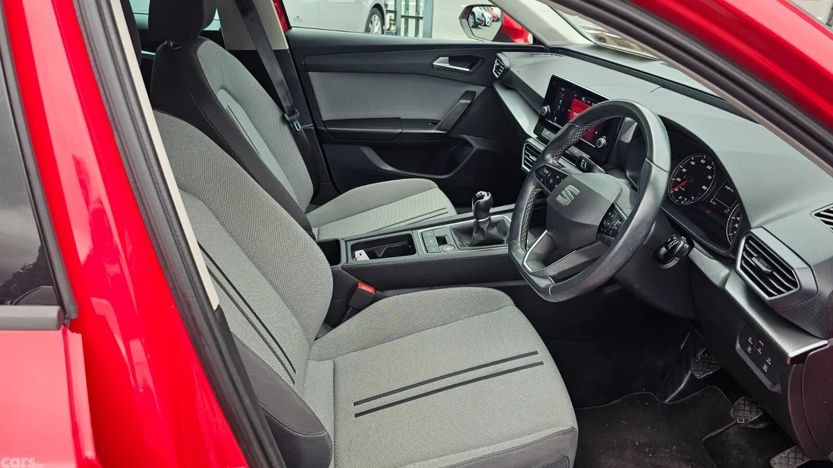 SEAT Leon Hatchback, Petrol, 2021, Red