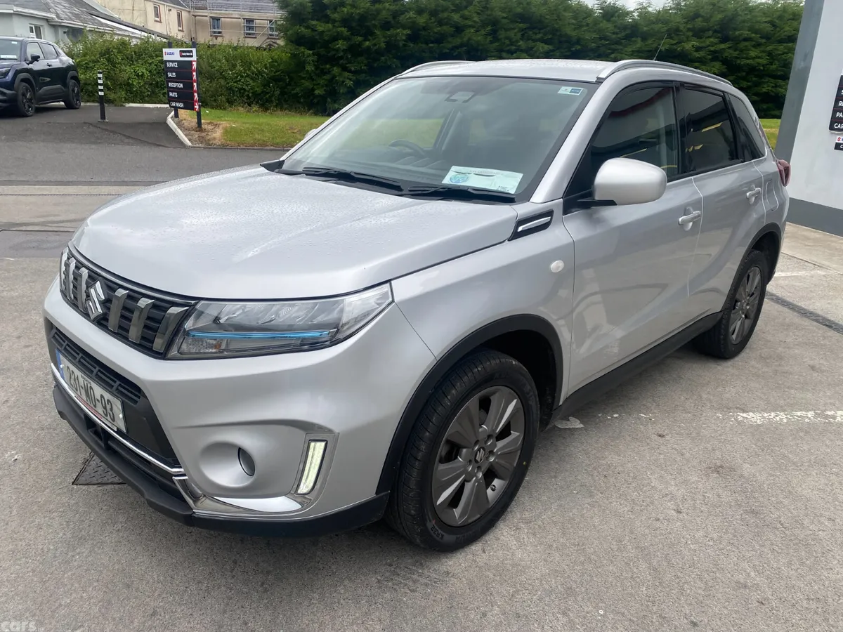 Suzuki Vitara SUV, Petrol Hybrid, 2023, Silver