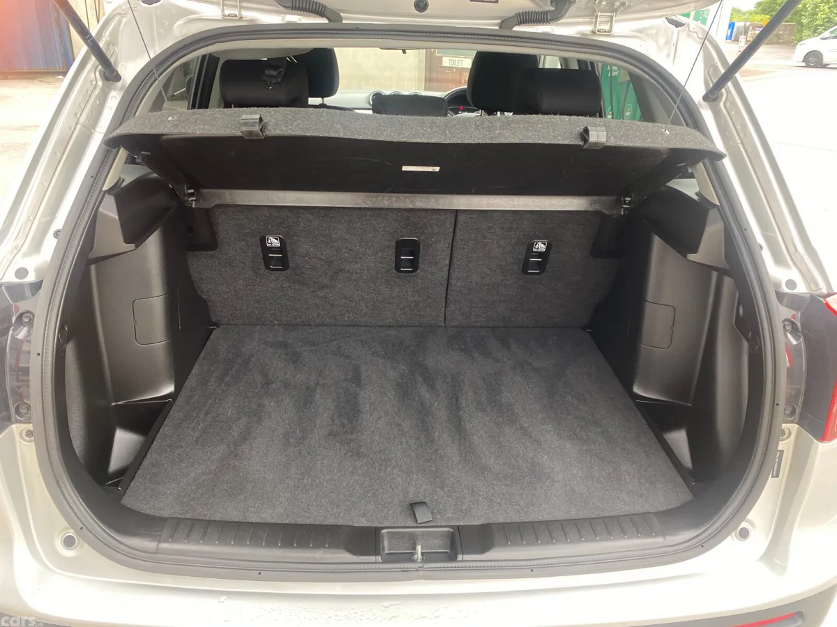 Suzuki Vitara SUV, Petrol Hybrid, 2023, Silver