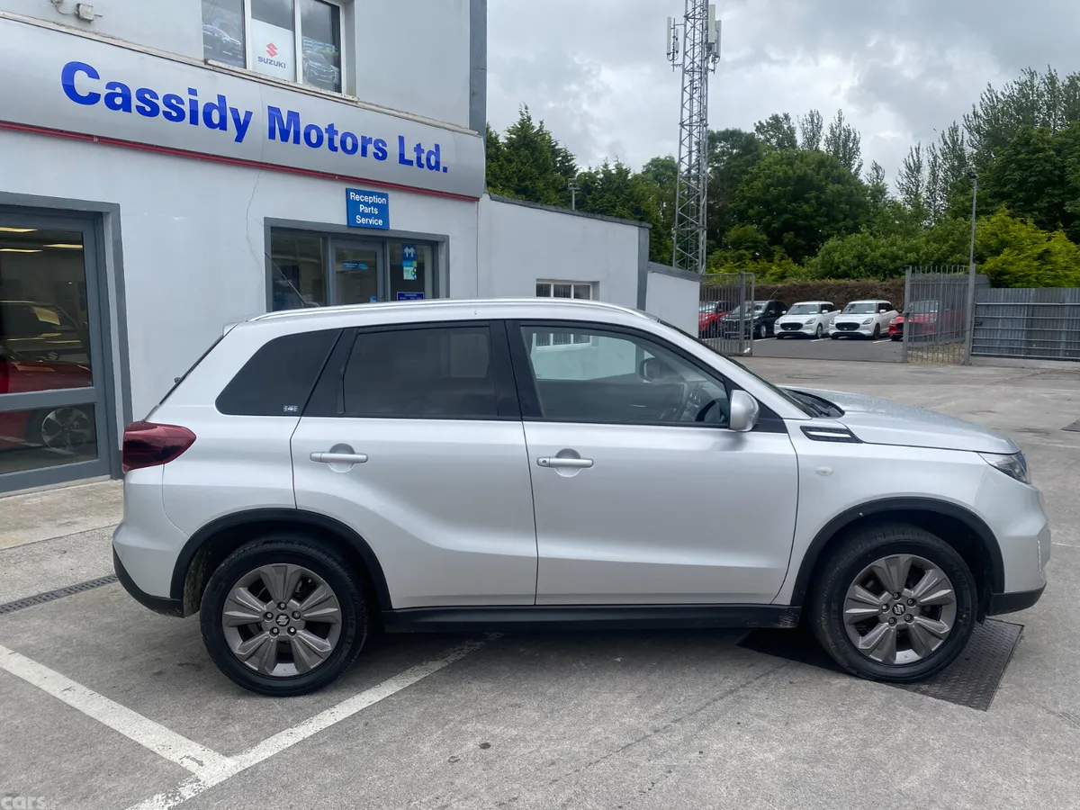 Suzuki Vitara SUV, Petrol Hybrid, 2023, Silver