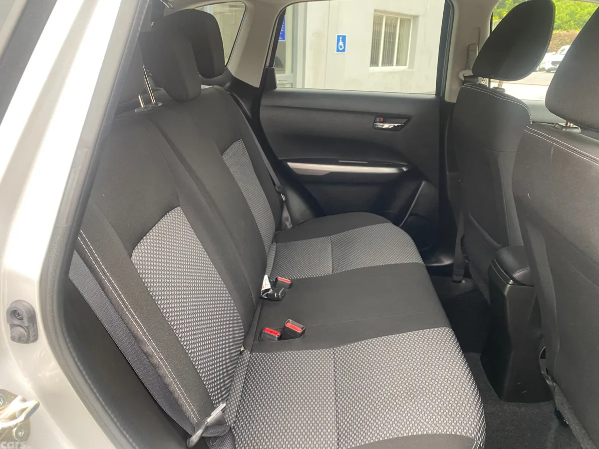 Suzuki Vitara SUV, Petrol Hybrid, 2023, Silver