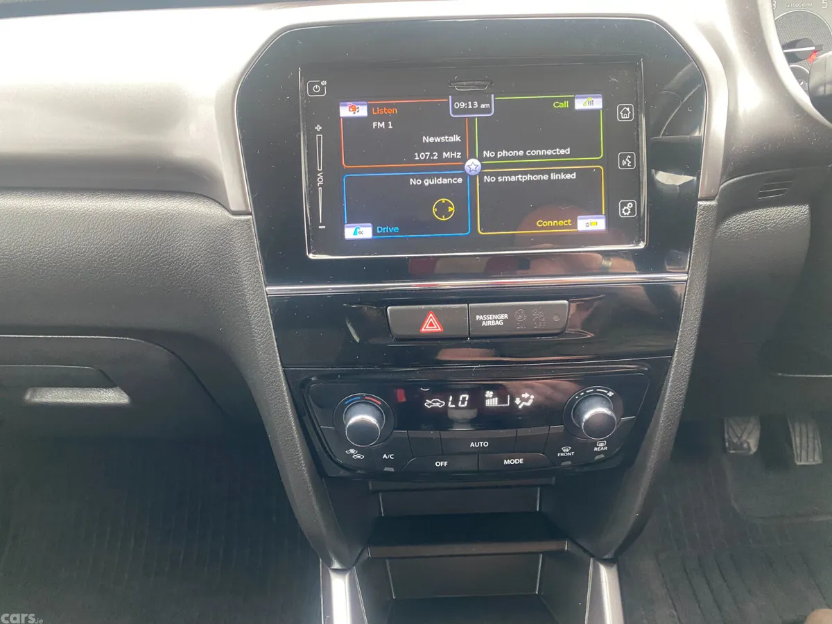 Suzuki Vitara SUV, Petrol Hybrid, 2023, Silver