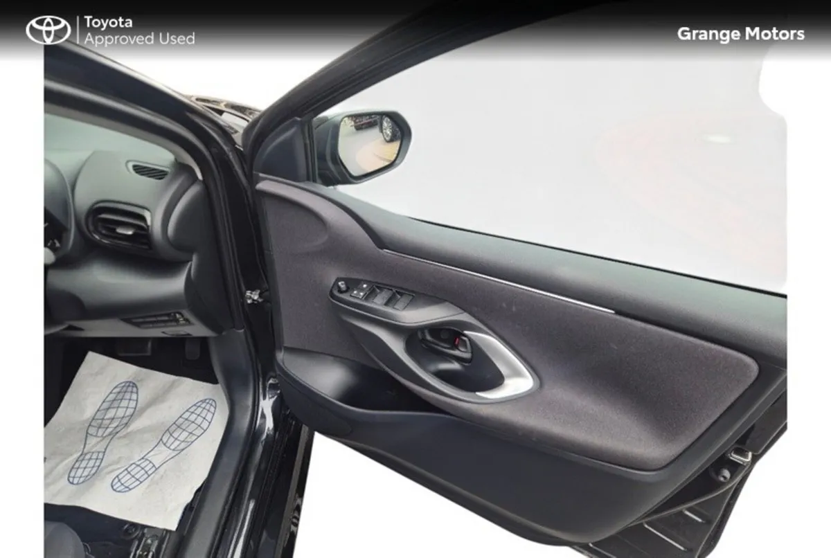 Toyota Yaris Hatchback, Petrol Hybrid, 2026, Black
