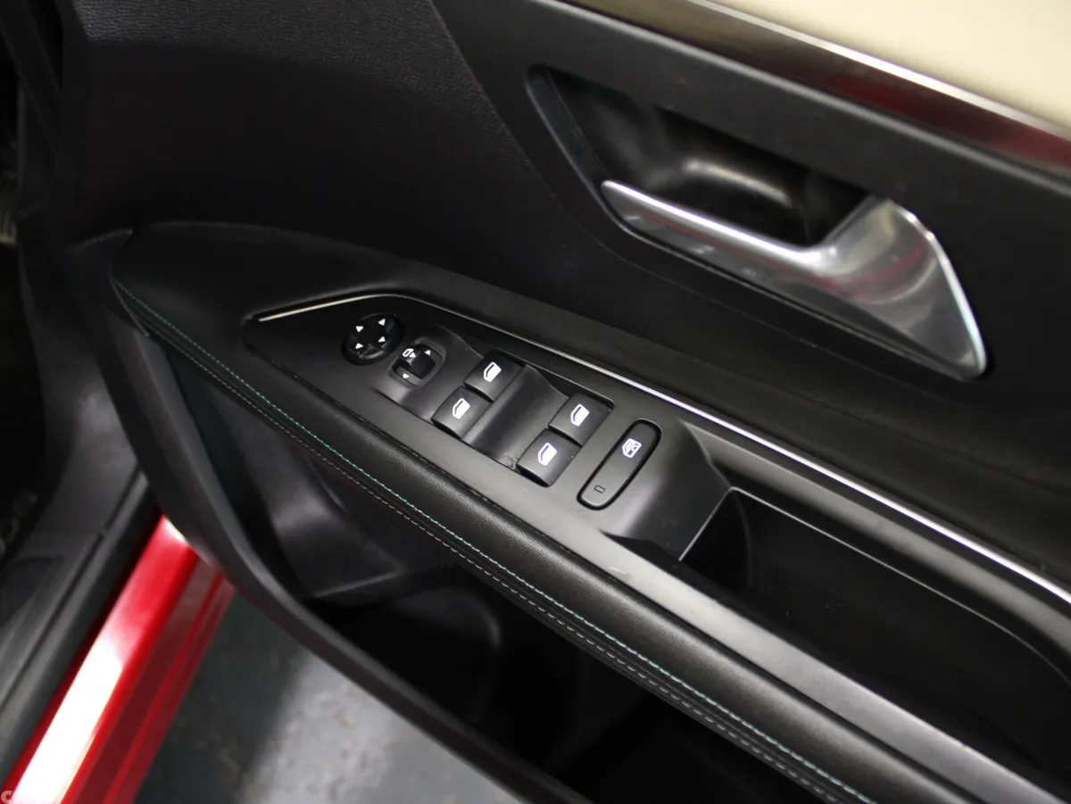 Peugeot 3008 MPV, Diesel, 2021, Red