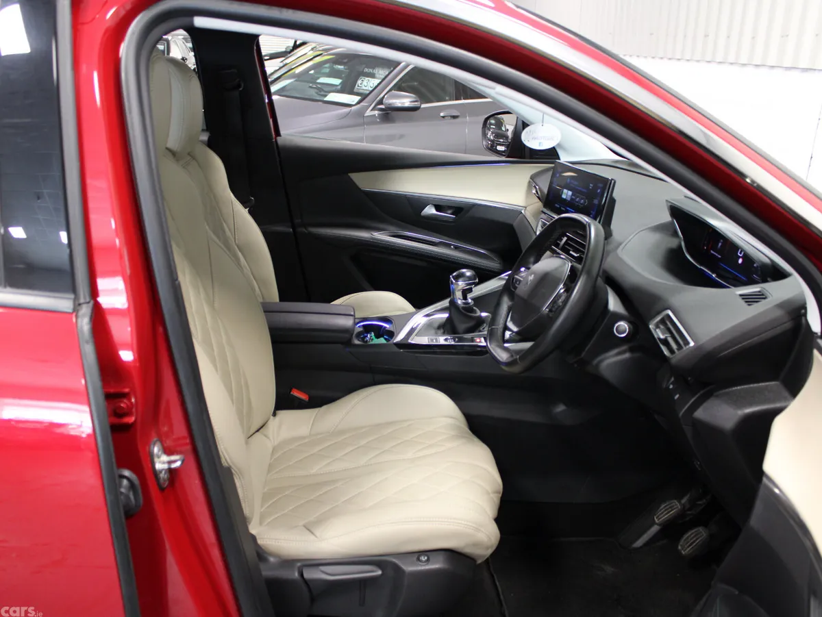 Peugeot 3008 MPV, Diesel, 2021, Red