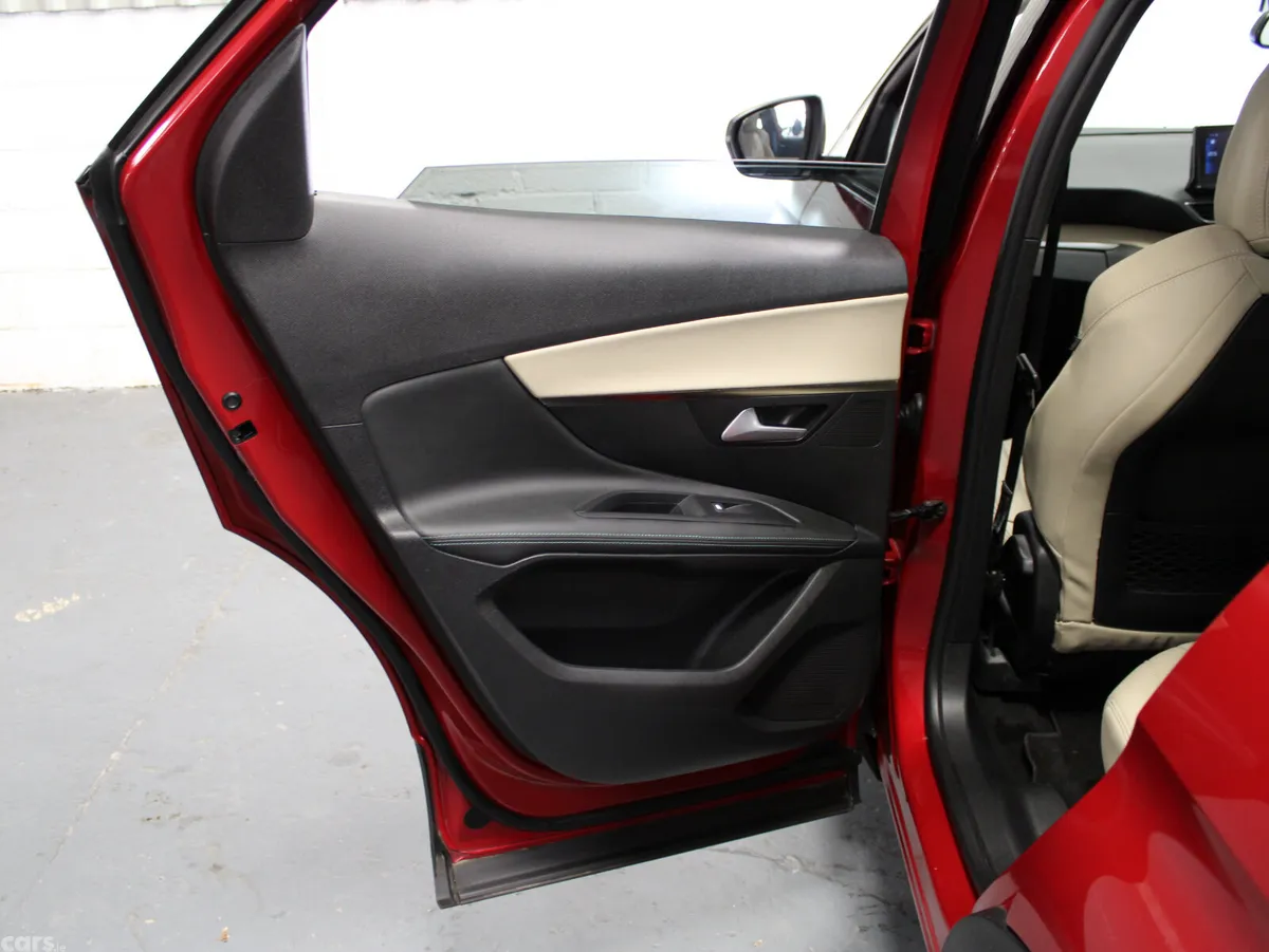 Peugeot 3008 MPV, Diesel, 2021, Red