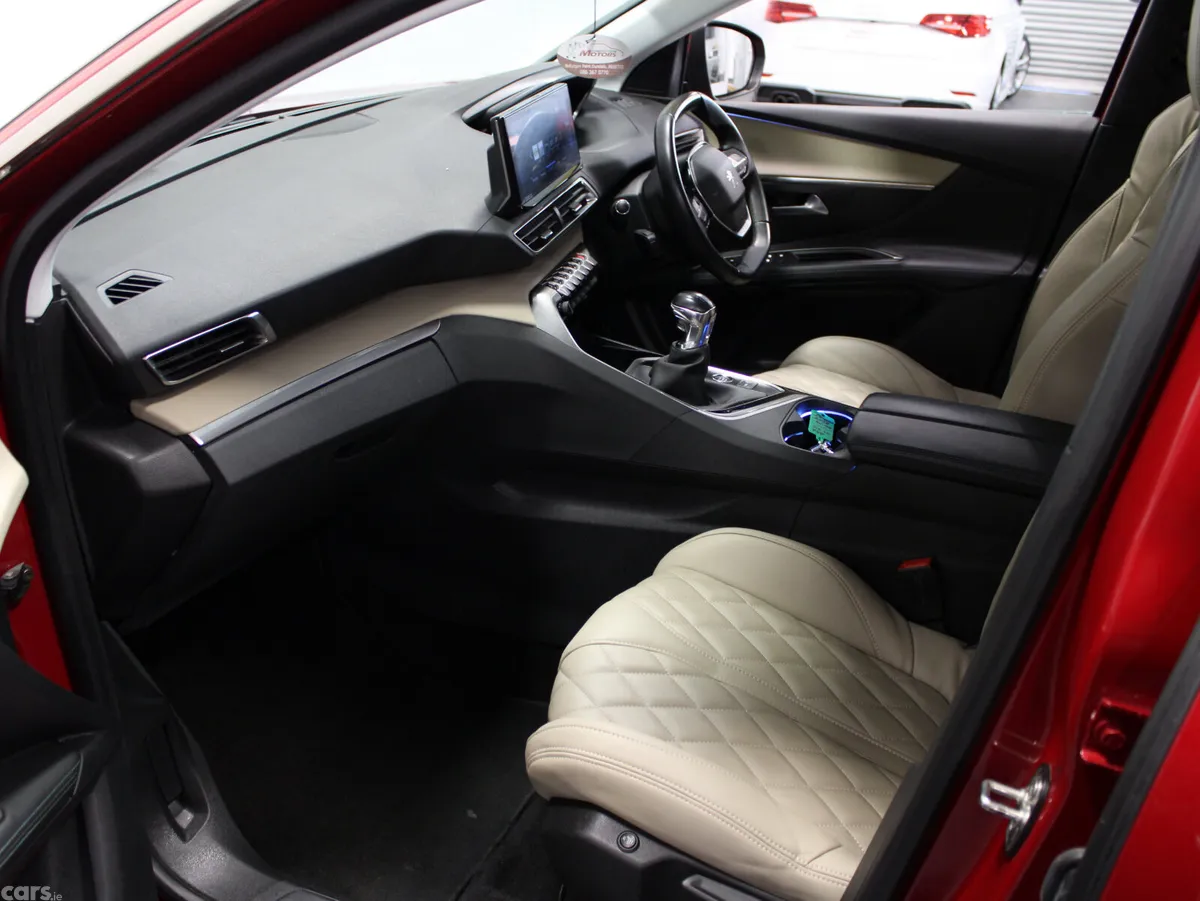 Peugeot 3008 MPV, Diesel, 2021, Red
