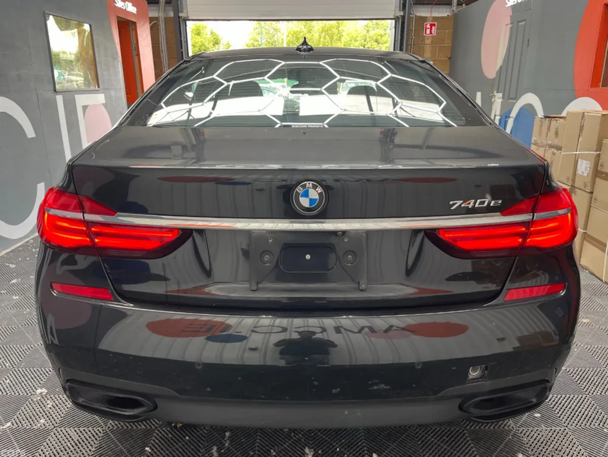 BMW 7-Series Saloon, Petrol Plug-in Hybrid, 2017, Black